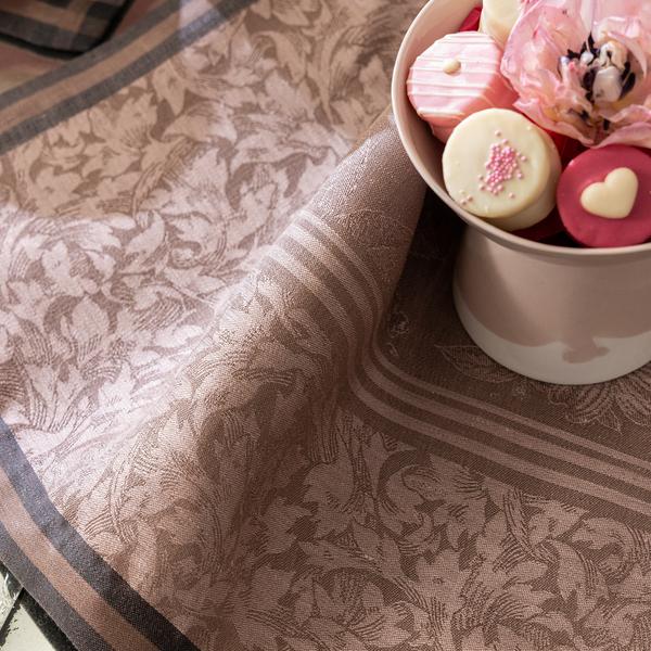 Le Jacquard Francais Romance table linen, pink