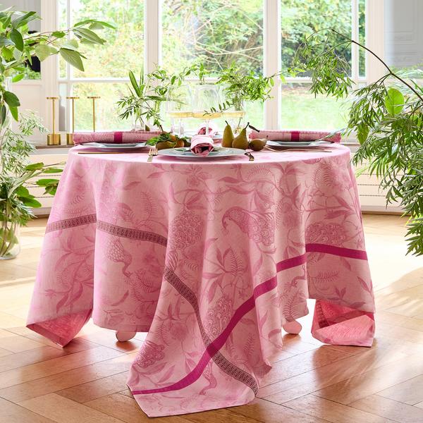 Le Jacquard Francais A l'Orangerie table linen, pink