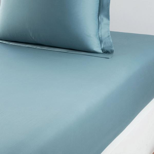 Yves Delorme Triomphe fitted sheets, fjord