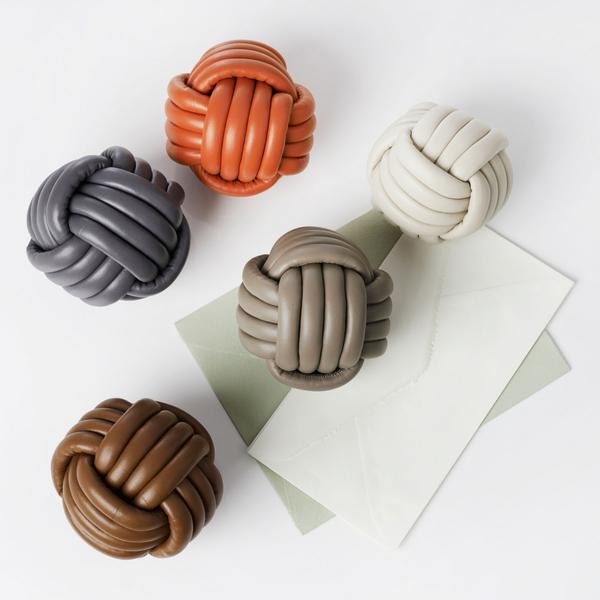 GioBagnara Nodo paperweights