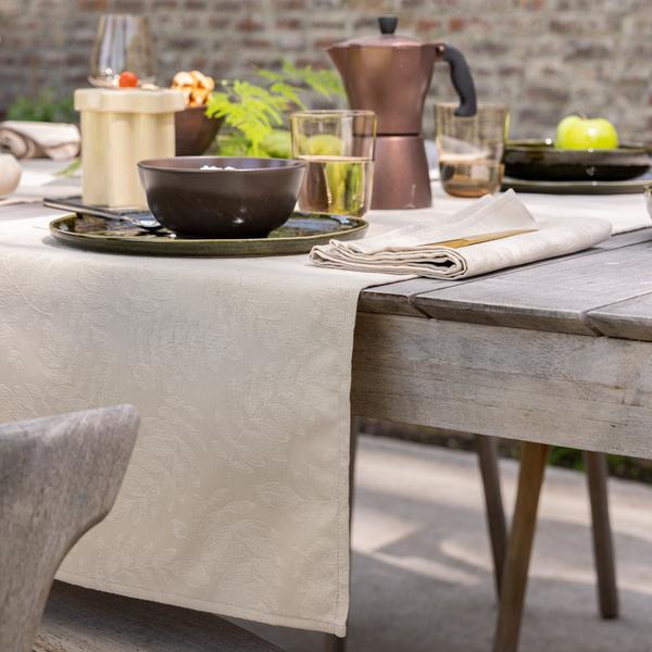 Le Jacquard Francais Vegetal Mood table linen, beige
