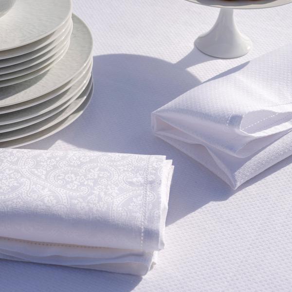 Le Jacquard Francais Portofino table linen, white