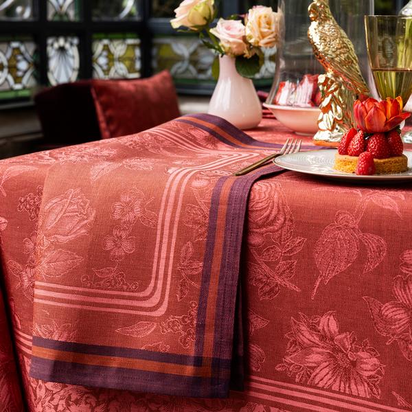 Le Jacquard Francais Romance table linen, red