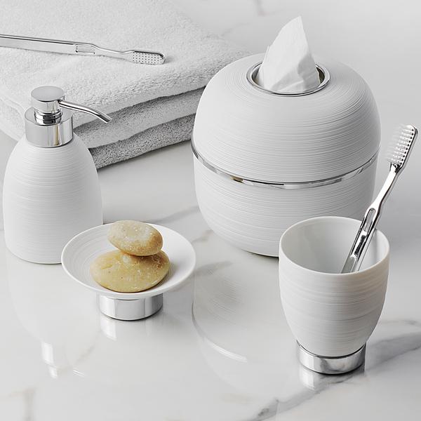 Cristal et Bronze Hémisphère bathroom accessories, chrome