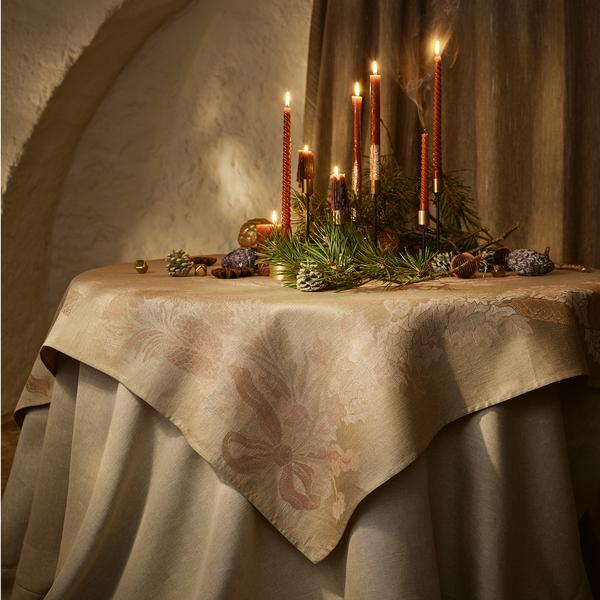 Leitner Garland table linen, vanilla