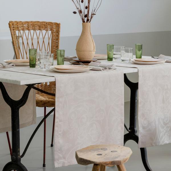 Le Jacquard Francais Tivoli table linen, sand