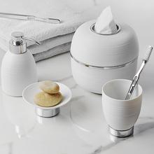 Cristal et Bronze Hémisphère bathroom accessories, chrome