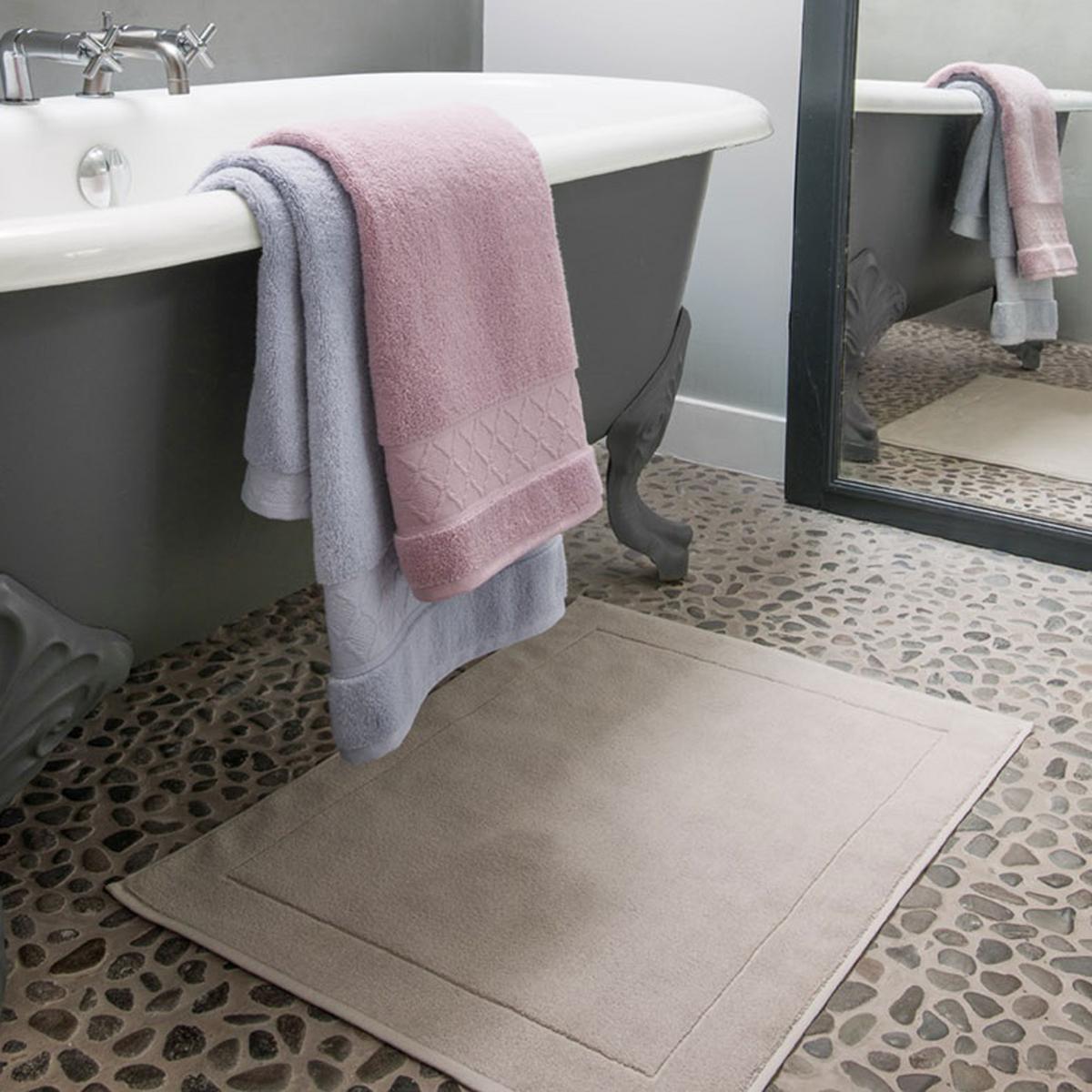 Le Jacquard Francais Caresse bath mats